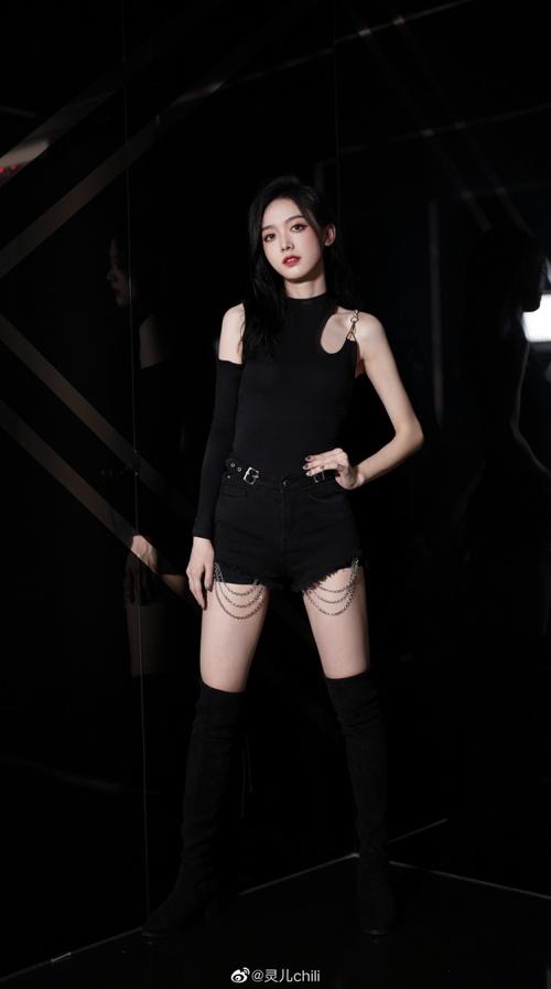 超燃红警灵儿：她与基地的末日反击战