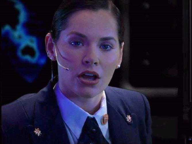 红警2伊娃：深度解析伊娃少尉的背景故事