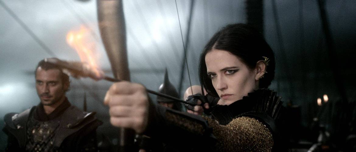 红警2伊娃：深度解析伊娃少尉的背景故事