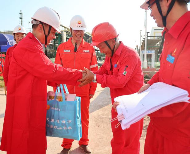长沙红警：高温红色预警持续，做好防暑降温措施