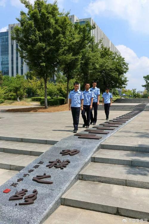 警营楷模：探秘景红警官的敬业奉献之路