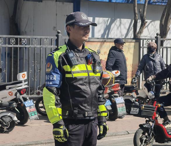 网红警官罗：用抖音传播正能量，守护交通安全