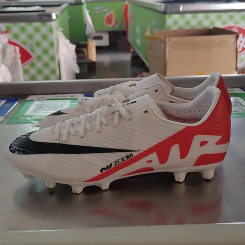 耐克红警鞋款入手指南：教你如何辨别真伪