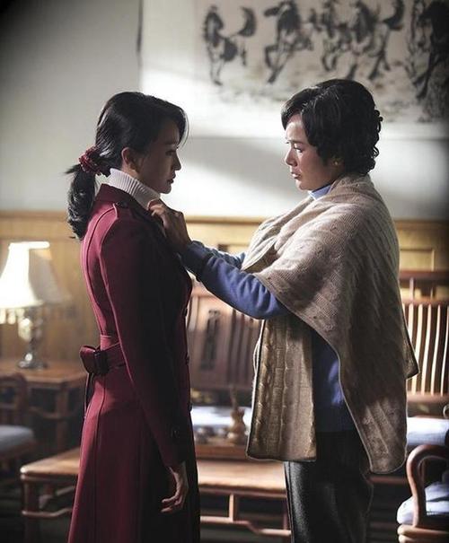 巾帼不让须眉：易红警探姐妹的传奇经历