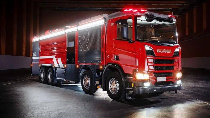 警灯颜色大揭秘：消防车为何用全红警灯？