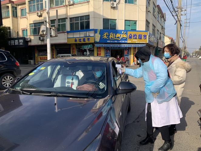 彰武县网红警车，循环播放防疫宣传歌