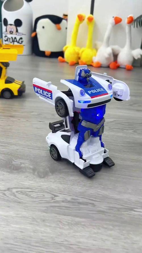 红警车变形，带你体验速度与激情的碰撞