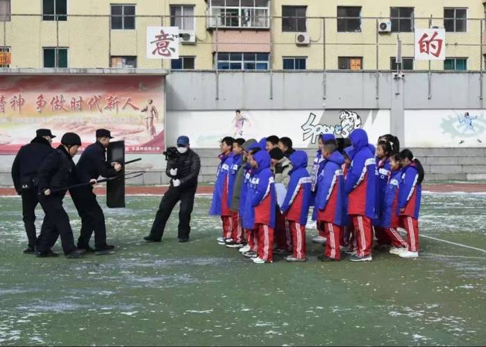 本溪警方郁双红：用警务技能守护孩子们的安全