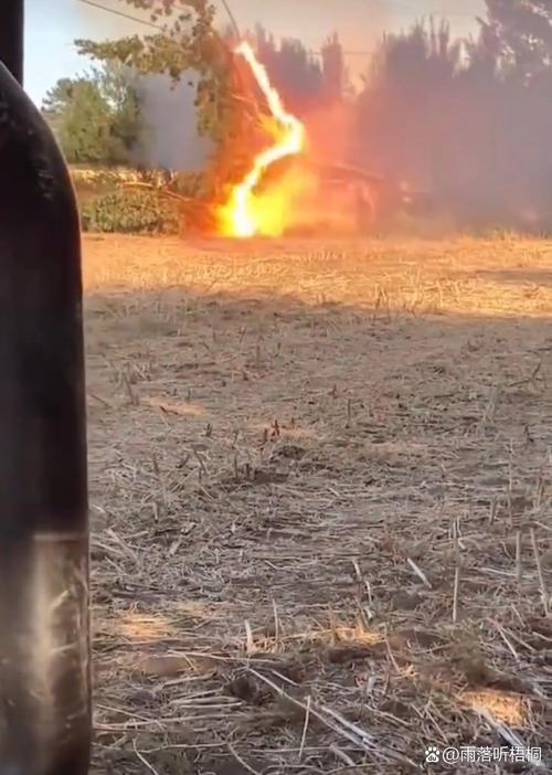 惊险瞬间！红警玩家遭遇雷击的真实经历