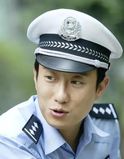 藏族网红警察的日常：揭秘高原上的守护者