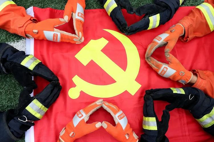 百年党旗映照红警：基层警务的红色传承