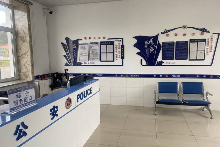 局网红警爆红秘诀：警民关系的桥梁纽带