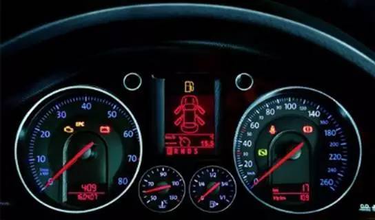 汽车红警灯亮了怎么办？快速排查解决方法