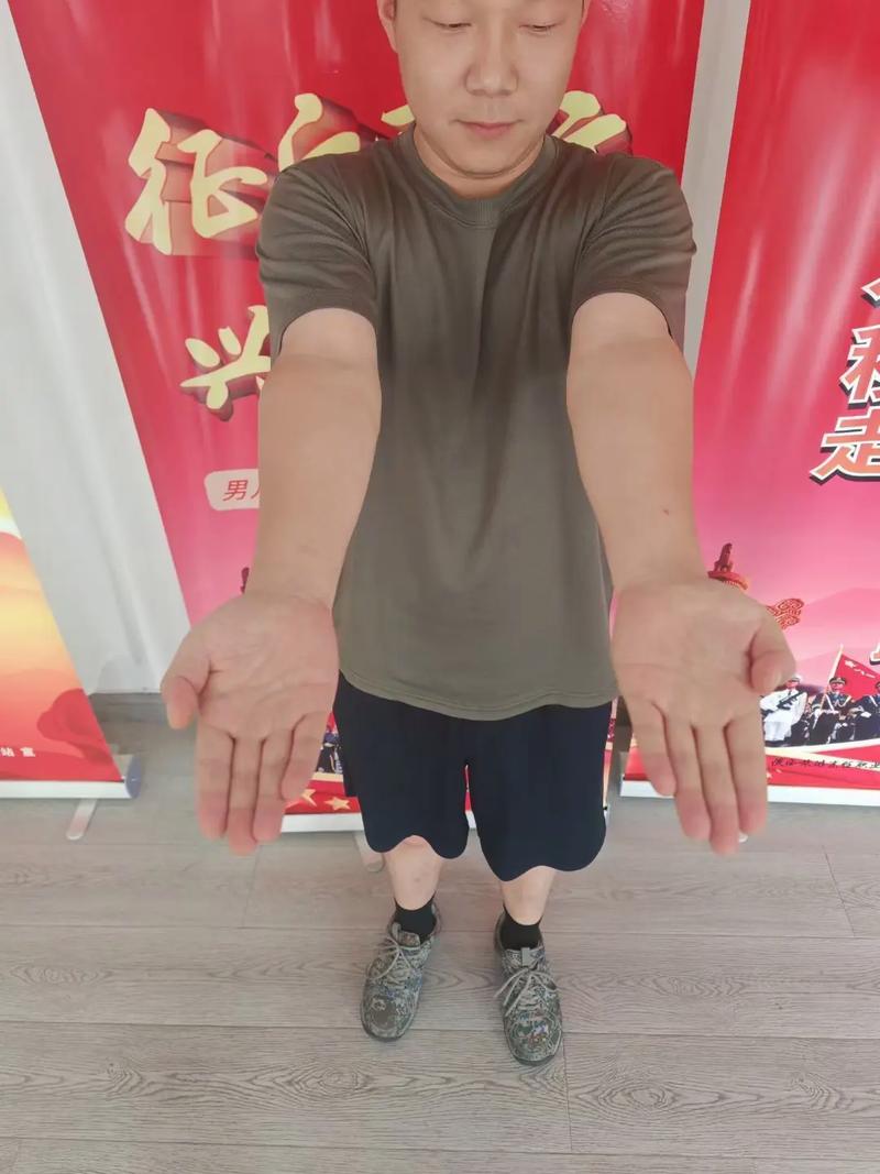 红警士兵怎么下蹲？三种方法快速掌握！