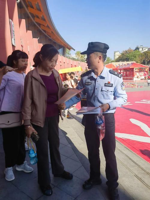四红警务：构建和谐警民关系，共建平安社会