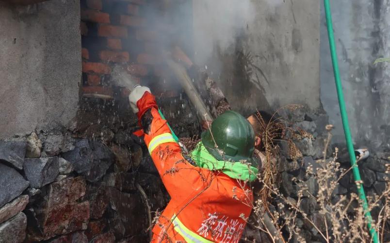 冯川红警：快速反应，紧急救援彰显担当