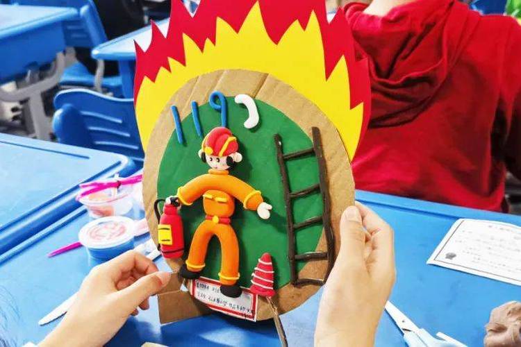 儿童益智手工：红警主题橡皮泥创意玩法