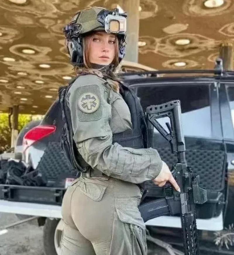 红警3乳:那些令人难忘的性感女兵们