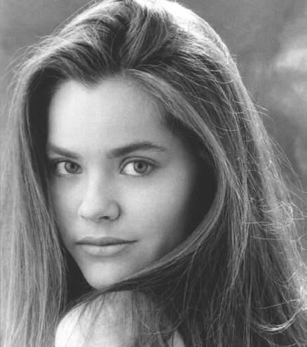 红警2伊娃：深度解析伊娃少尉的背景故事