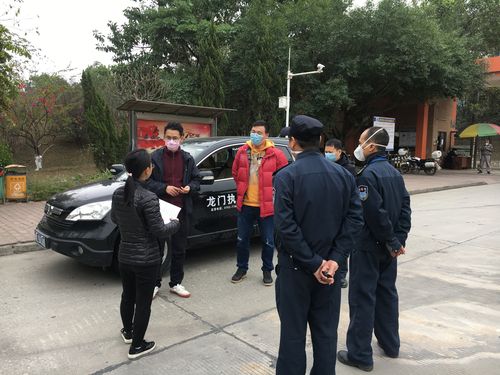 彰武县网红警车，循环播放防疫宣传歌